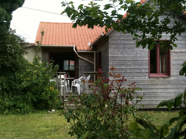wooden house 800 m from the sea