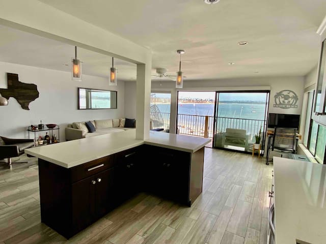 Luxury Waterfront Condo with Direct Beach Access! gallery image 3