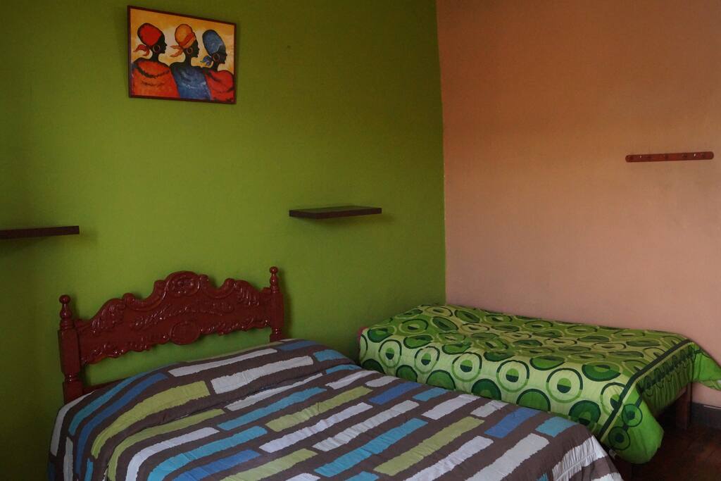 amplia habitacion con balcon