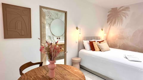 Guest Room with pool close to the beach