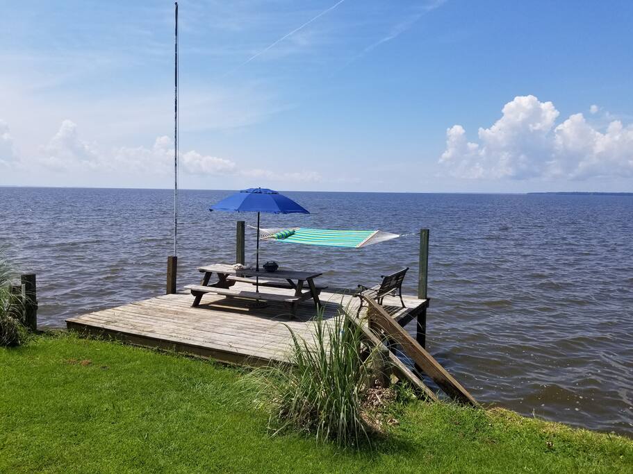 Hours of relaxation in the hammock on your own private dock