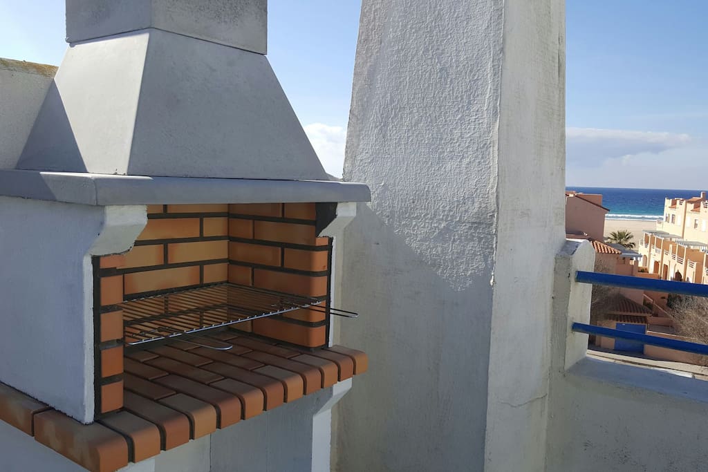 NUEVA BARBACOA DE LADRILLO PARA DISFRUTAR AL MÁXIMO-