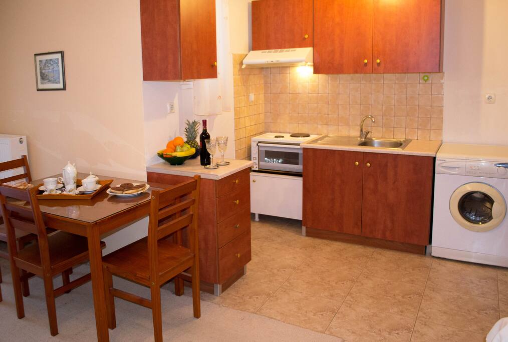 The fully equipped kitchen