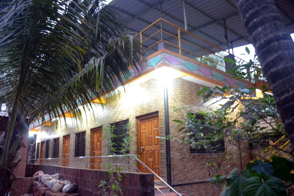 3 rooms are non AC, no tv, malvan max temperature is 33°© & min 26°© on 3 april