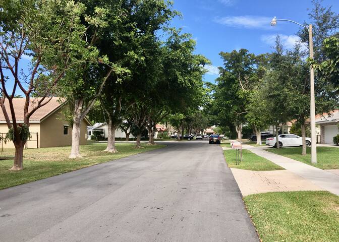 Queen bed * Private bath * Friendly home