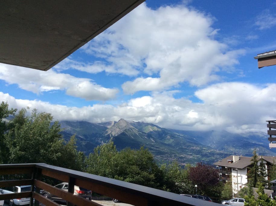 Vue sur la vallée depuis le balcon