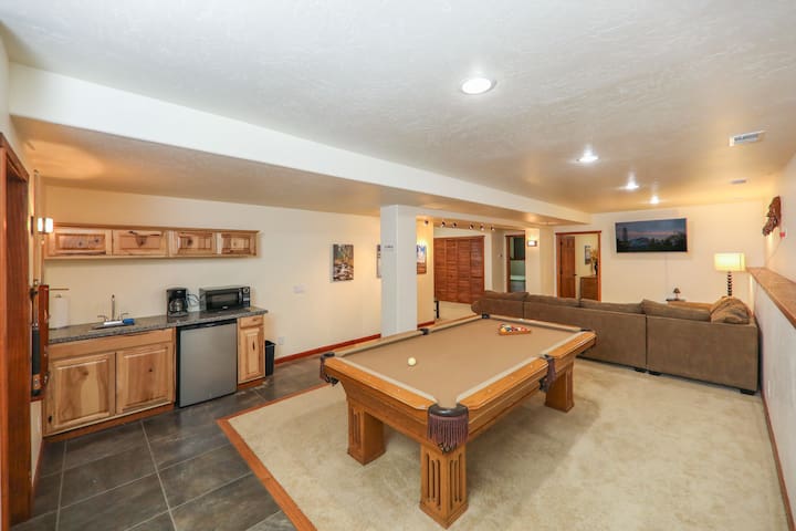 Giant 2 Bedroom with King beds and Pool Table