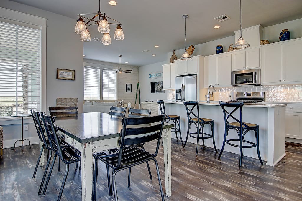 Happy Ours 125 FI-Dining Area