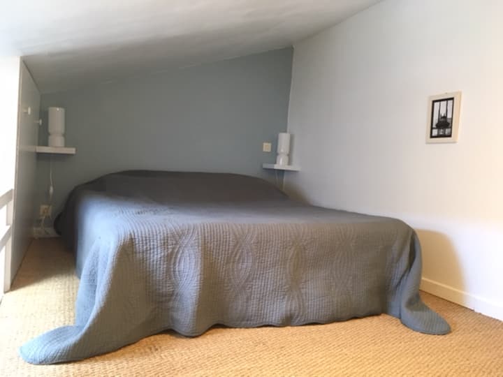 мецанин спалня