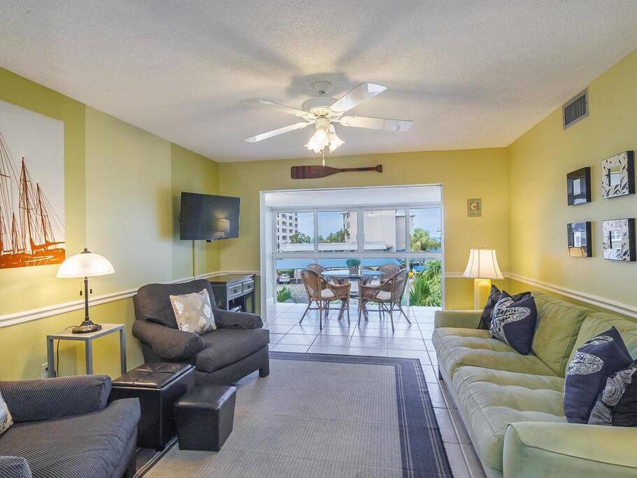 Couch, Furniture, Indoors, Room, Chair