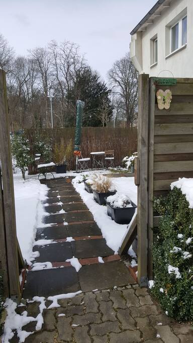 Eingang Garten / Wohnung im Winter