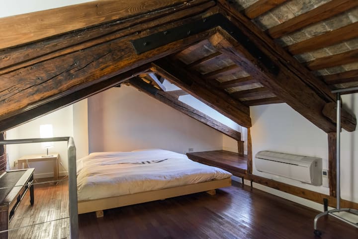 camera da letto mansardata