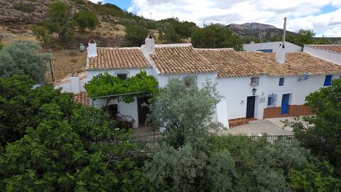 Castril Cortijo El Villar: wildlife and walking