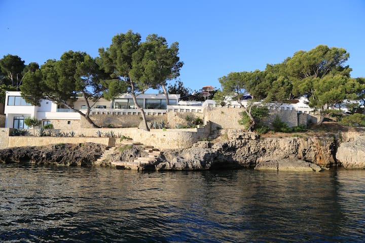 Luxurious Villa on the Sea