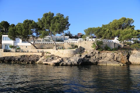 Luxurious Villa on the Sea