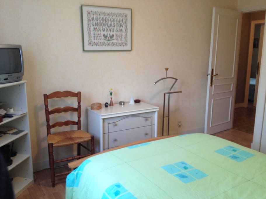 Chambre n°2 lit 140 + TV + wifi voir mon autre annonce pour cette chambre