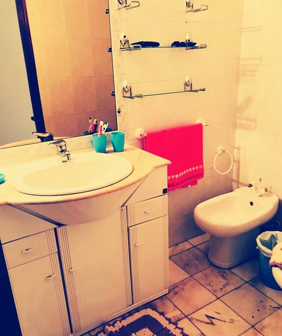 Casa de banho compartilhado restroom