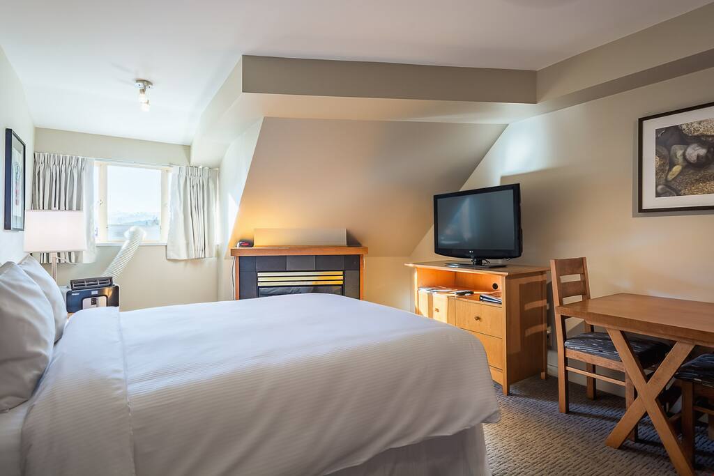 Sink into the comfortable queen sized bed.