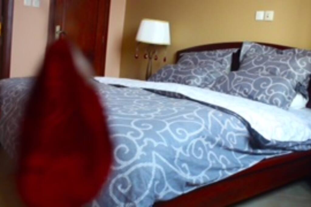 Each room is equipped with a double-size bed, an air conditioning unit. a cable TV, complimentary WiFi and broadband internet access, a separate shower and toilet, complementary
toiletries, fresh linens and plush towels.