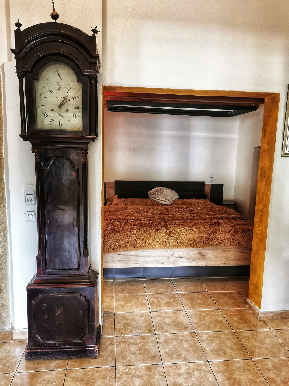 Ambienti i dhomës së gjumit