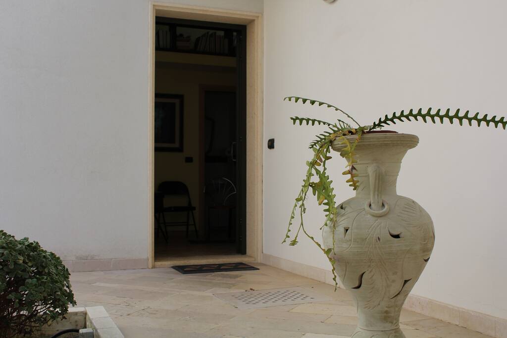 Porta di ingresso alla casa