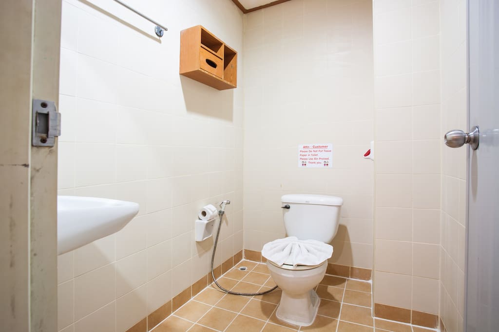 Private bathroom with hot shower 24 hours
