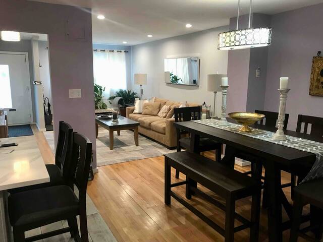 30 Day Minimum Newly renovated 4-Bedroom Duplex gallery image 4