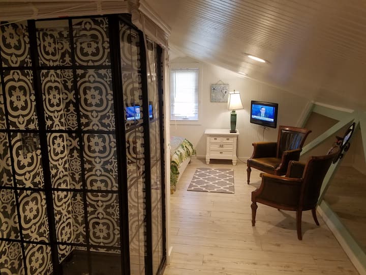 Steps To Beach, Sleeps 6, Pets Ok - Clearwater Beach, FL