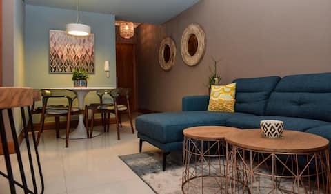 Great downtown upscale contemporary apartment