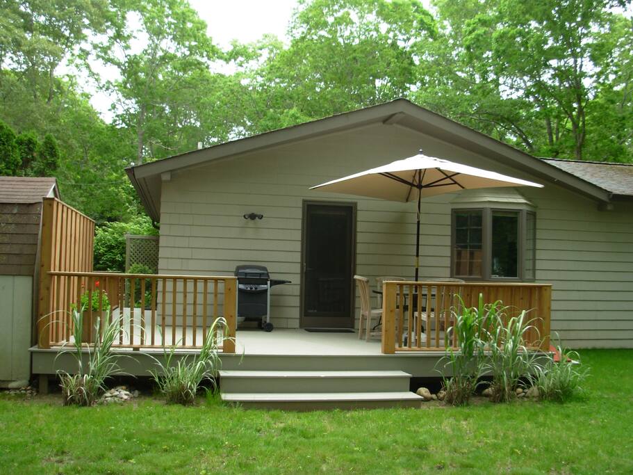 Back deck that wraps to front of house