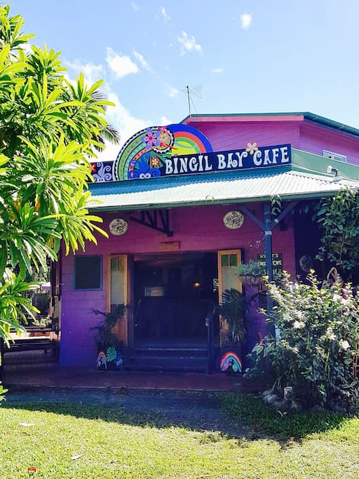 Bingil Bay Cafe - fantastic coffee, licensed, live music, great food and only a few minutes walk away!!!