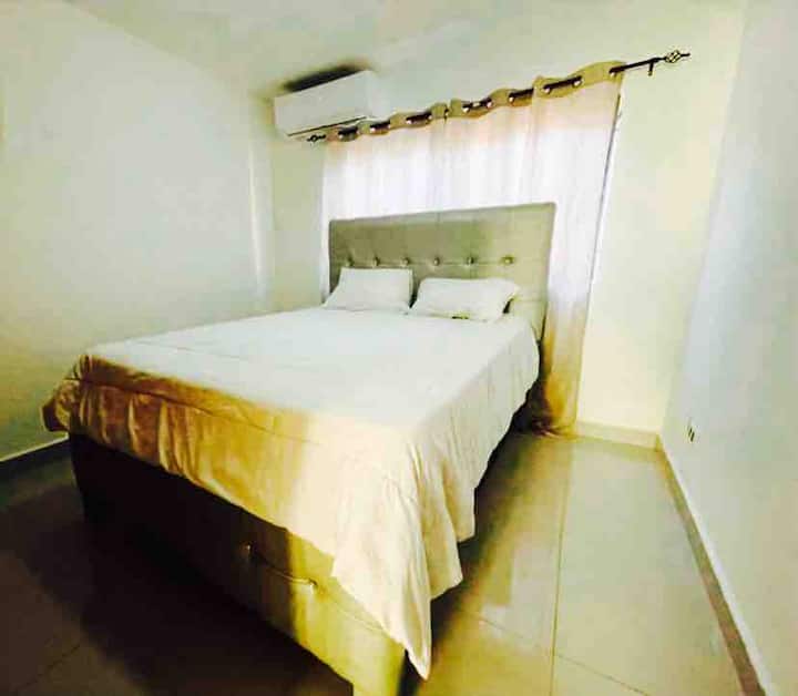 第二间卧室：配备「舒适」
床垫，配备高品质舒适性，配备斯普利特空调。