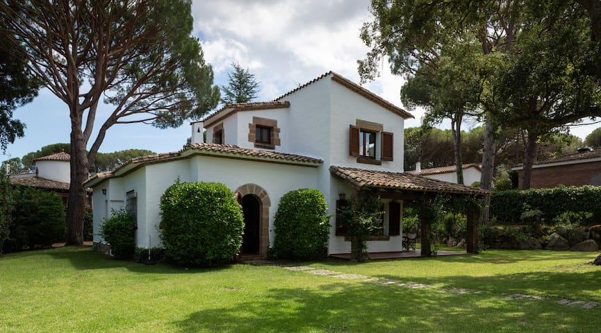 Entire home with 4 bedrooms in Costa brava - Chalet amplio y acogedor en Golf Costa Brava