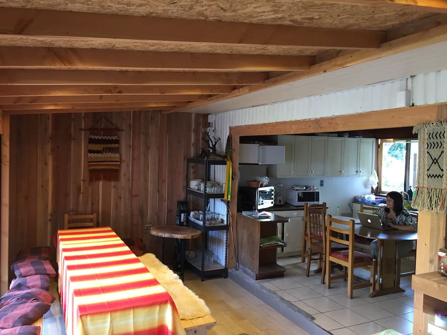 Areas comunes , comedor , cocina.
