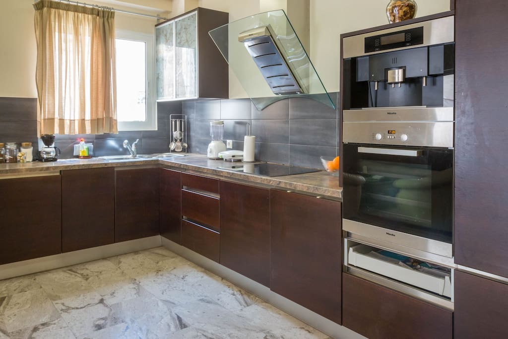 The fully equipped kitchen. You can use every single device here !