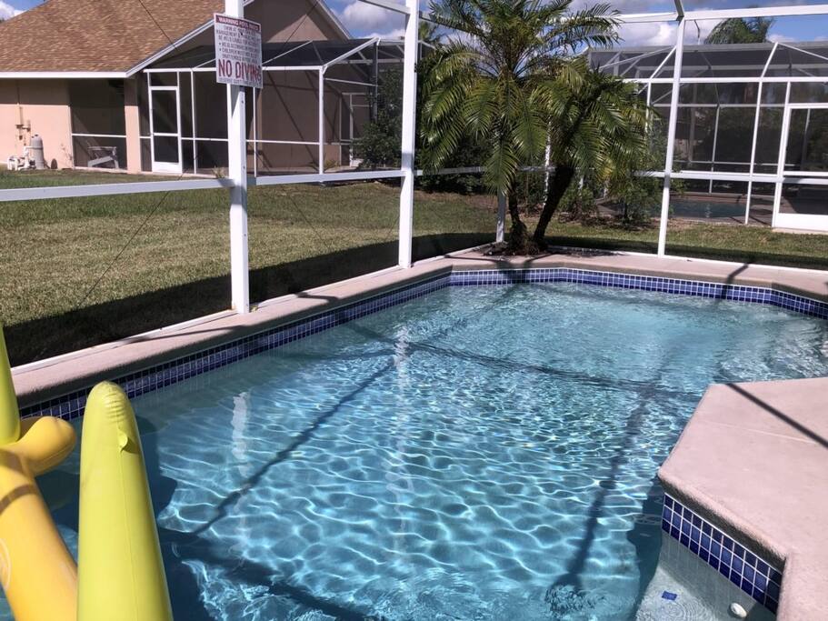 POOL.jpg