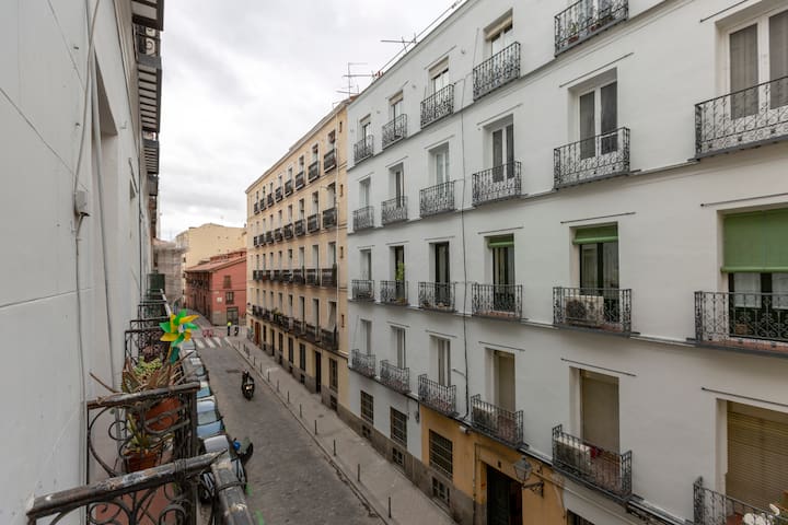Gran piso, con encanto, en el Madrid histórico gallery image 4