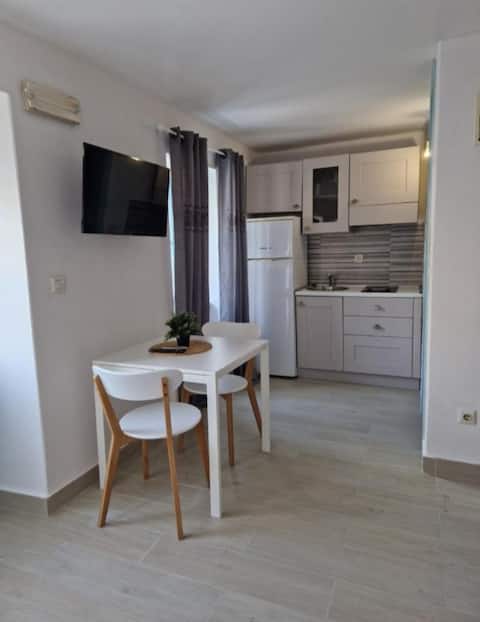 Top performing Airbnb: Vera studio apartment in Pržno