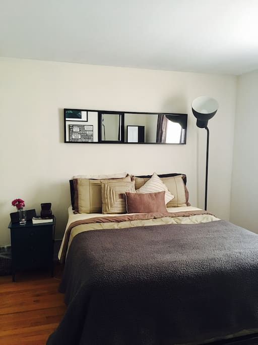 Bedroom with Queen size bed