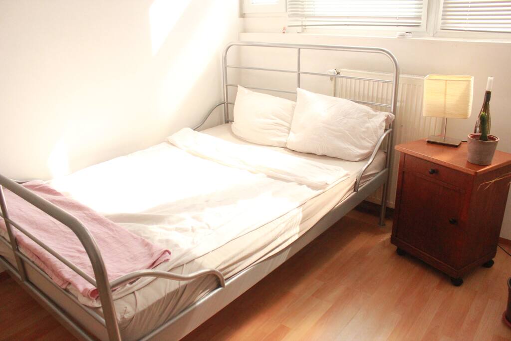 Bett 140x200.