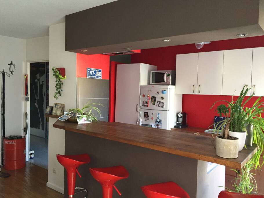 Cuisine ouverte avec son bar bar pour une plus de convivialité