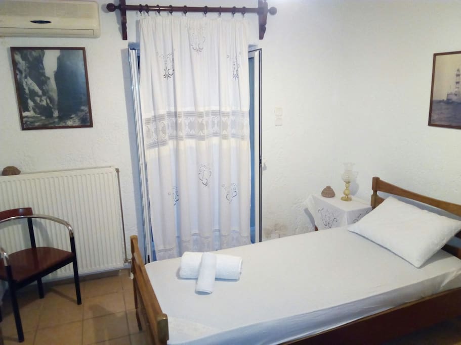 Single-bed room