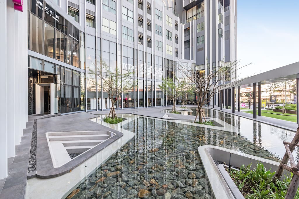 Exclusive condominium for privilege living and stylish relaxation in the heart of the city.