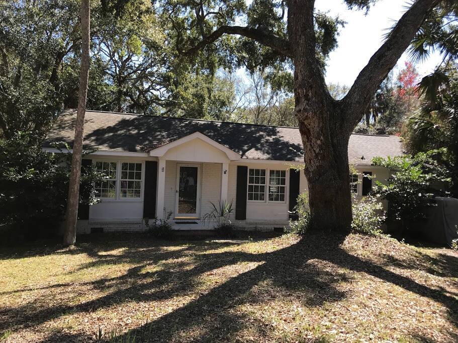 Front view of the house.