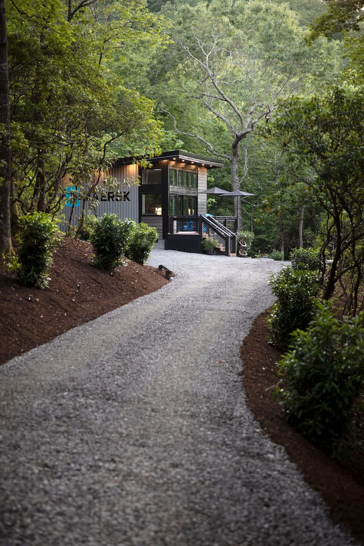 BRAND NEW LuxuryRomantic Modern MTN Home w/HotTub Houses for Rent in