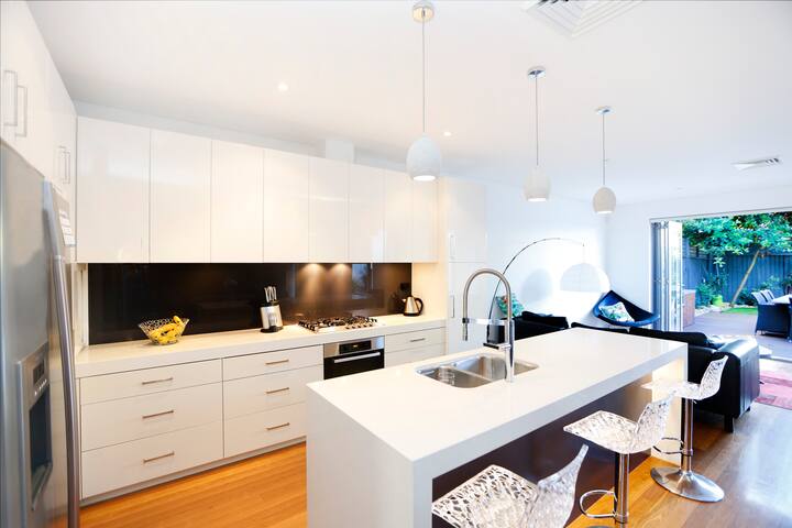 THE PERFECT BEACH-SIDE GETAWAY! gallery image 5