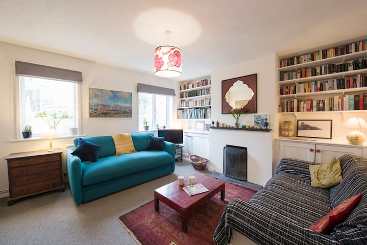 Self-Contained Apartment in Artist's Home, Lewes