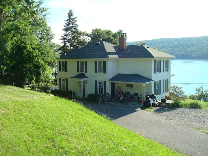 Beautiful 4Season house, fabulous Keuka Lake view Houses for Rent in Dundee, New York, United