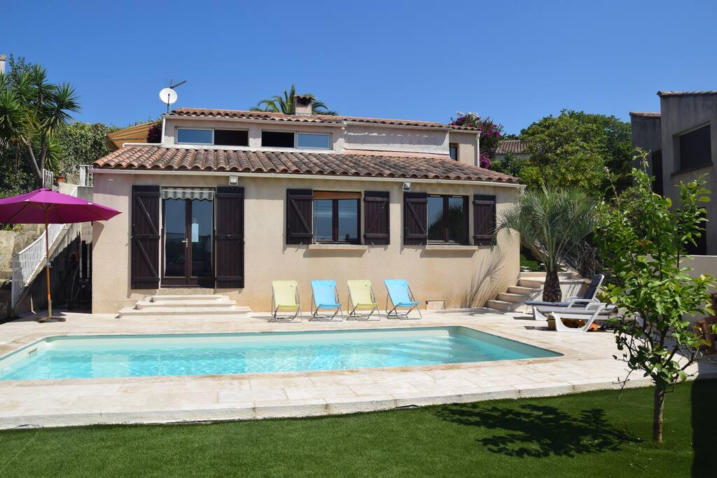 Piscine & arrière maison