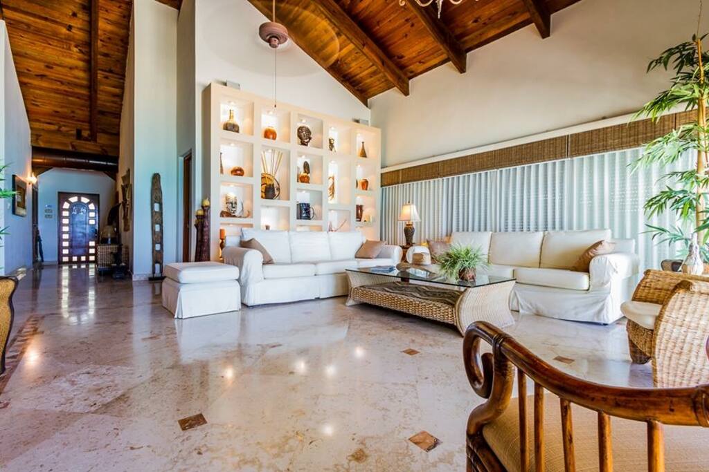 Pristine, spotless & Modern